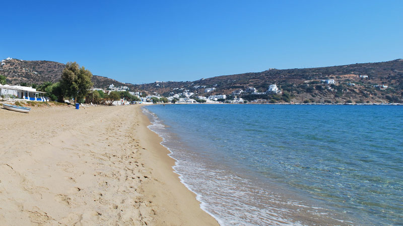 La plage de Platis Gialos à Sifnos